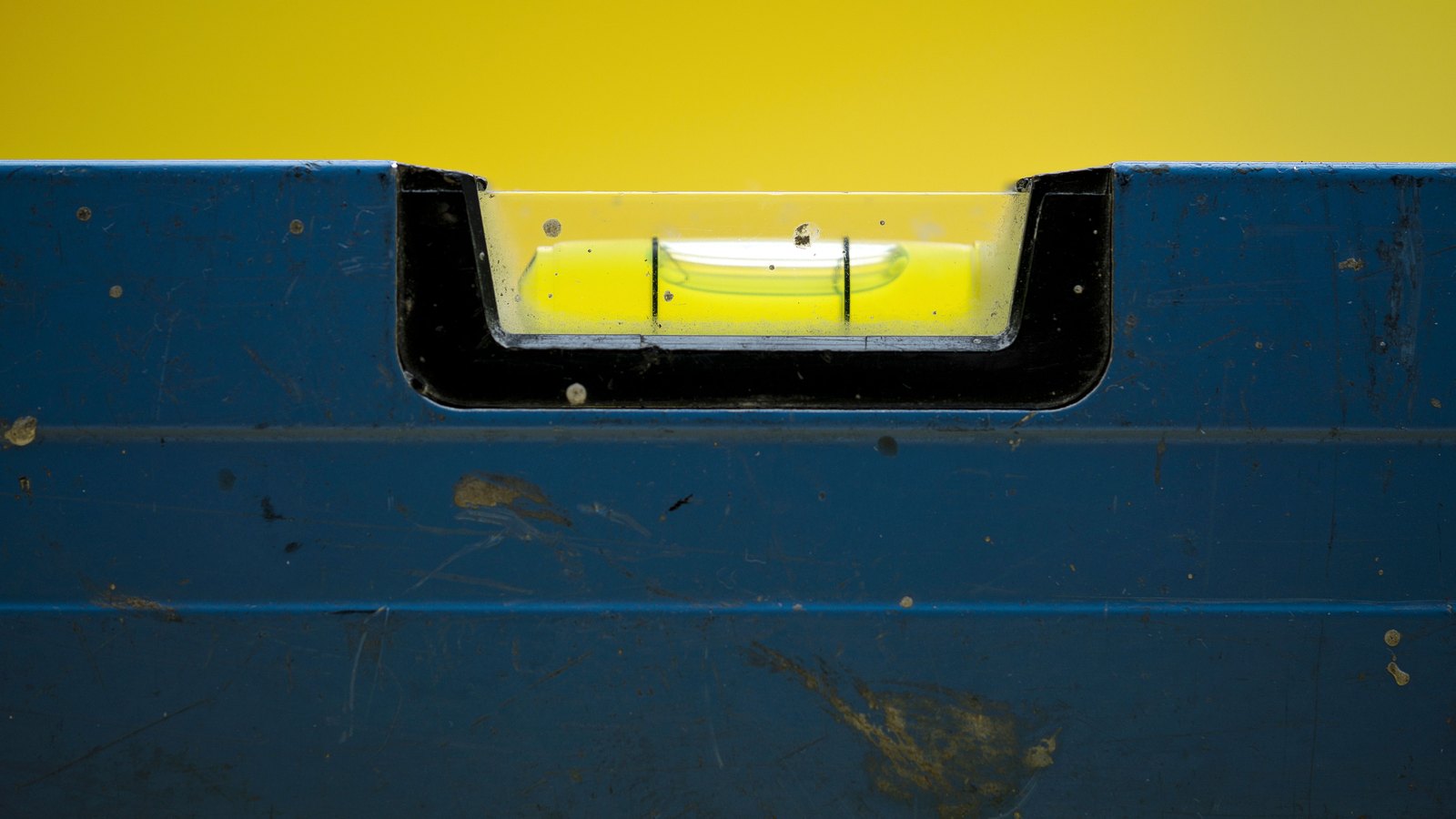A photograph illustrating spirit level bubble closeup.