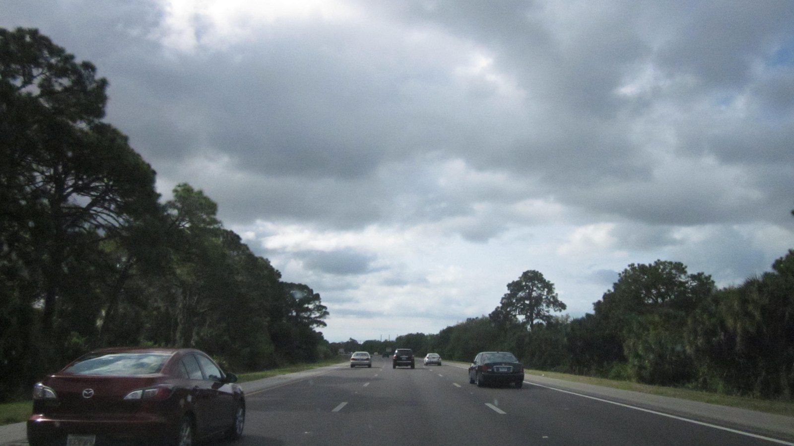 Traffic travels on Interstate 75 in Florida beneath low clouds, a representative road image and not a photograph of this incident.