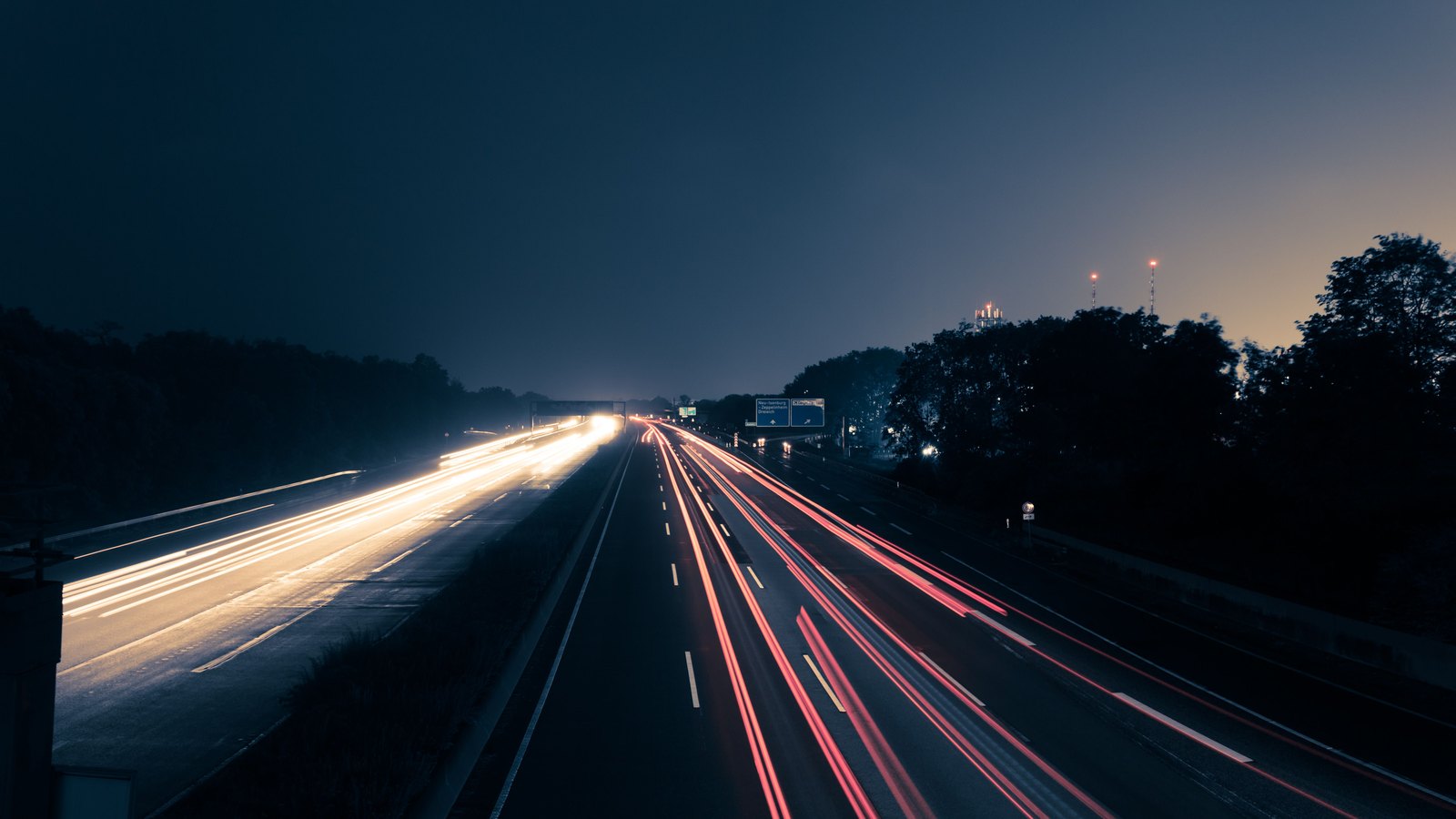 Generic nighttime highway traffic, not a photograph of the Interstate 75 incident near North Fort Myers.