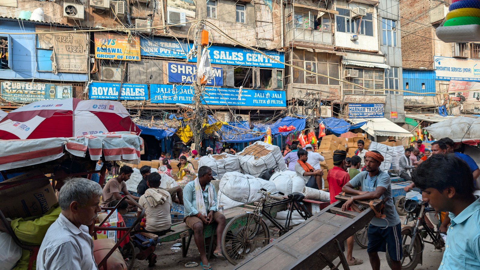 A photograph illustrating delhi street market.
