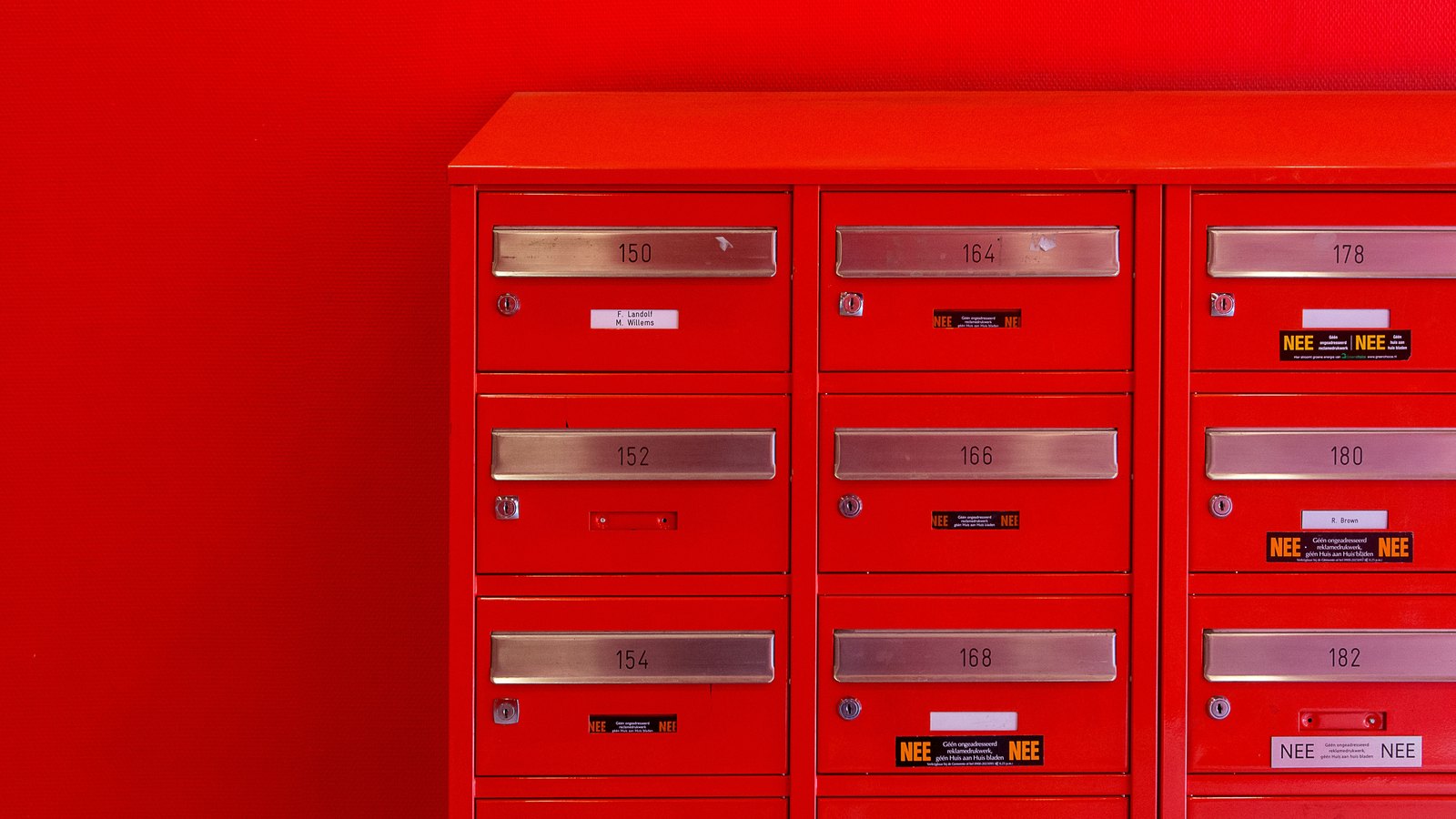A photograph illustrating post office mailbox.