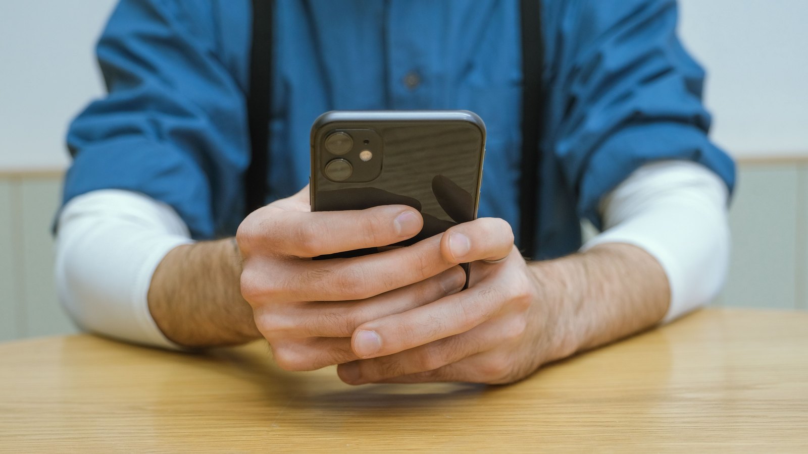 An anonymous person holds a smartphone, not a photograph of this case.