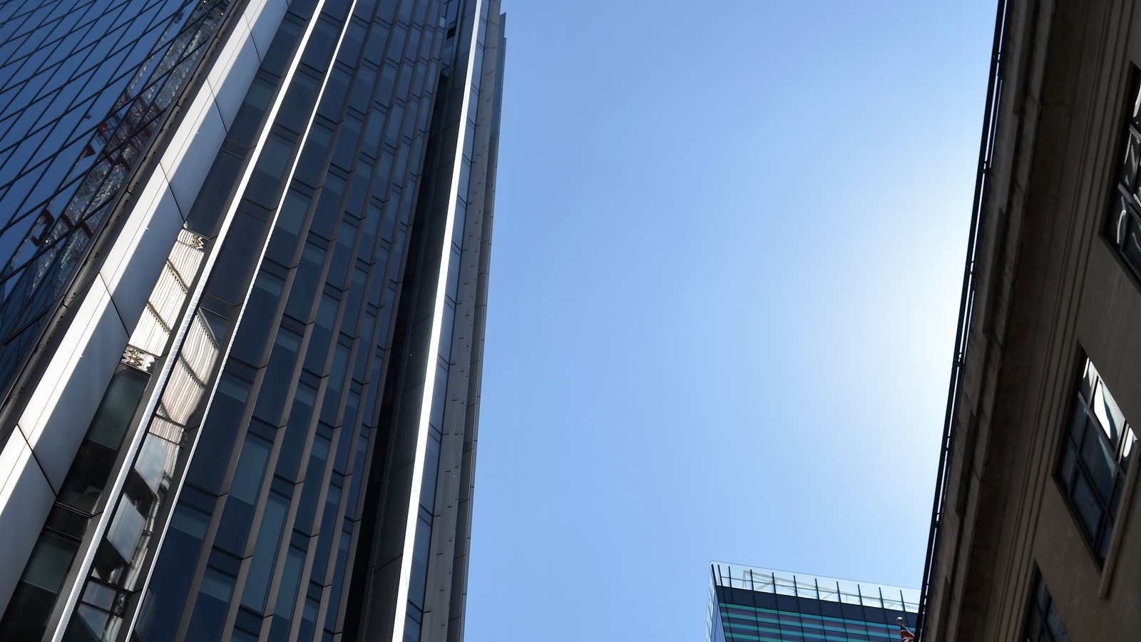 The Willis Building and 10 Fenchurch Avenue rise above a street in London.