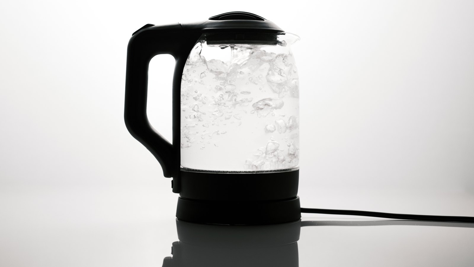 Water boils in a clear electric kettle, not a photograph of the Marco Island advisory.