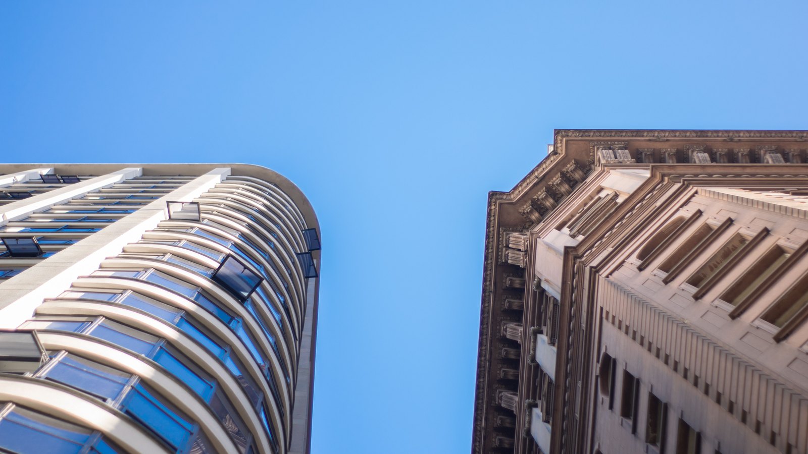A photograph illustrating office buildings downtown.