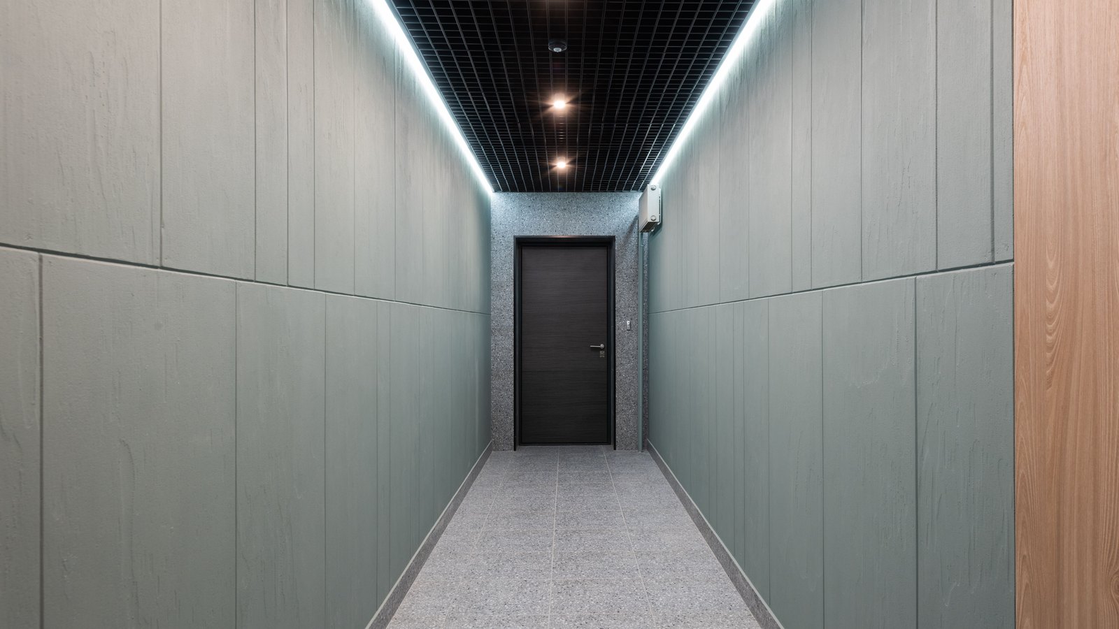 A photograph illustrating office corridor interior.