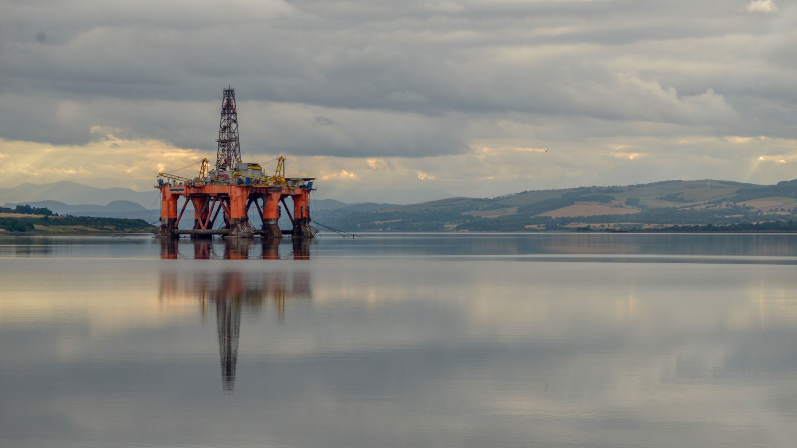 A photograph illustrating offshore platform open ocean.