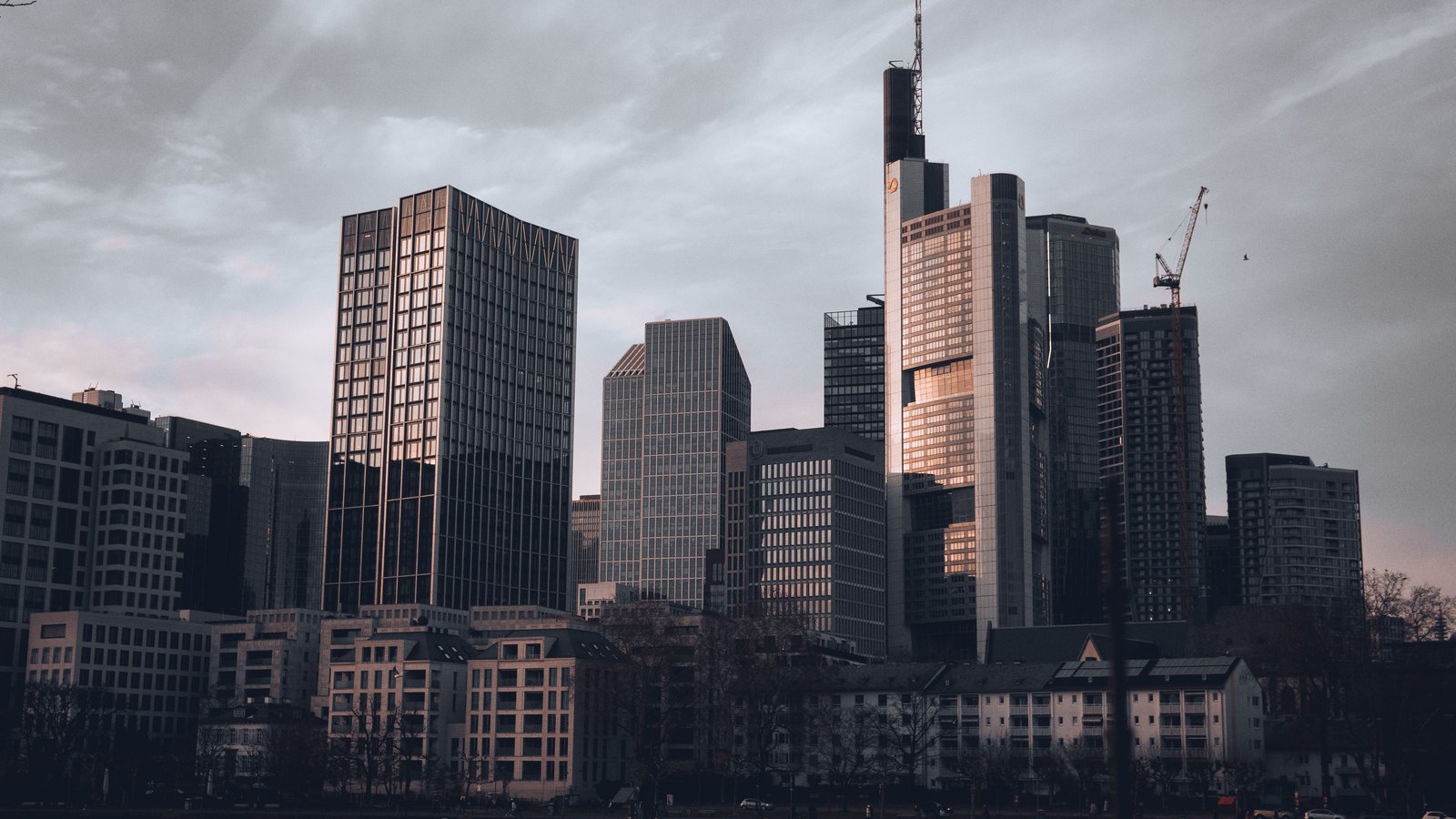 A photograph illustrating frankfurt skyline.