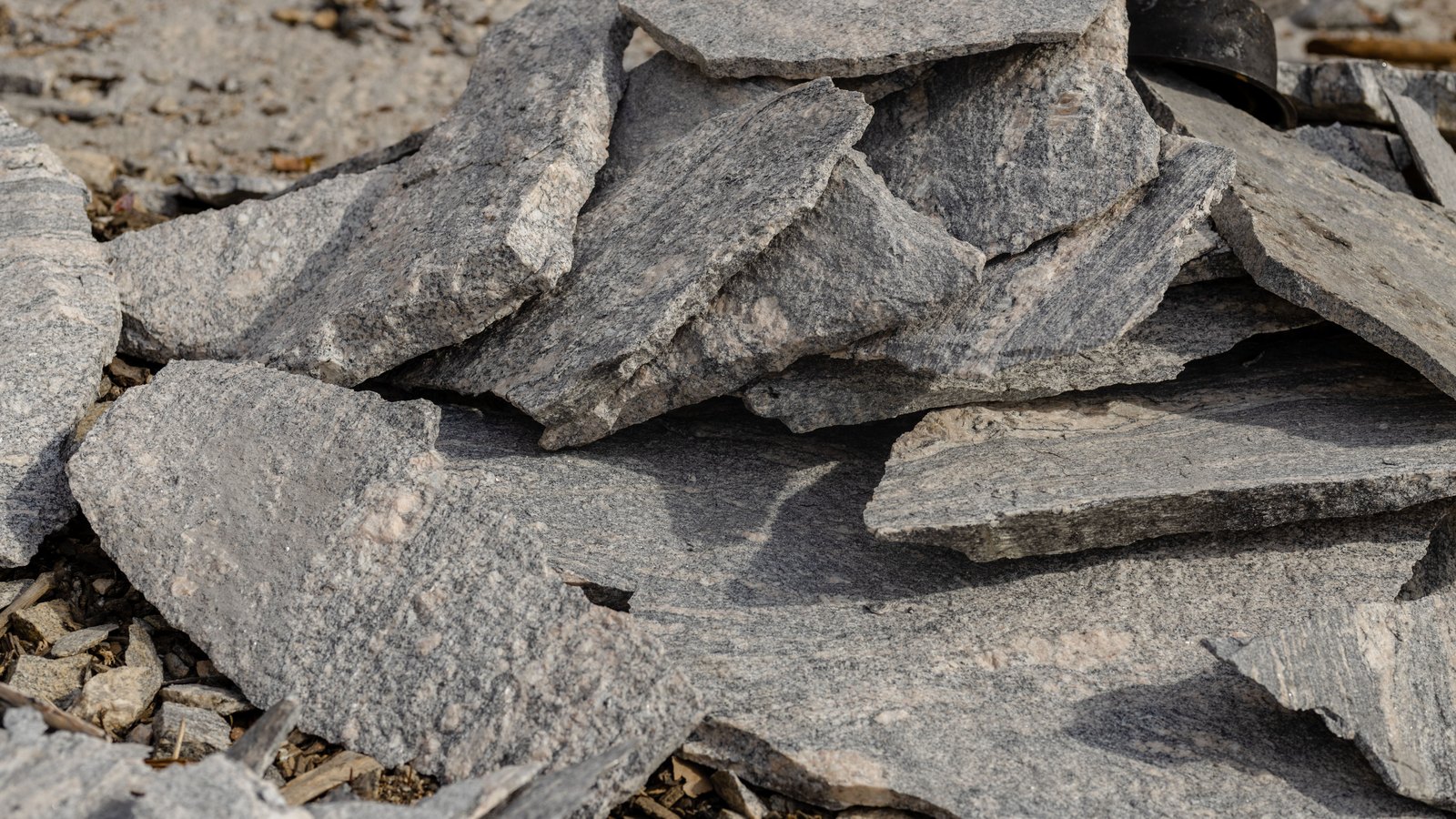 A photograph illustrating shale rock core sample.