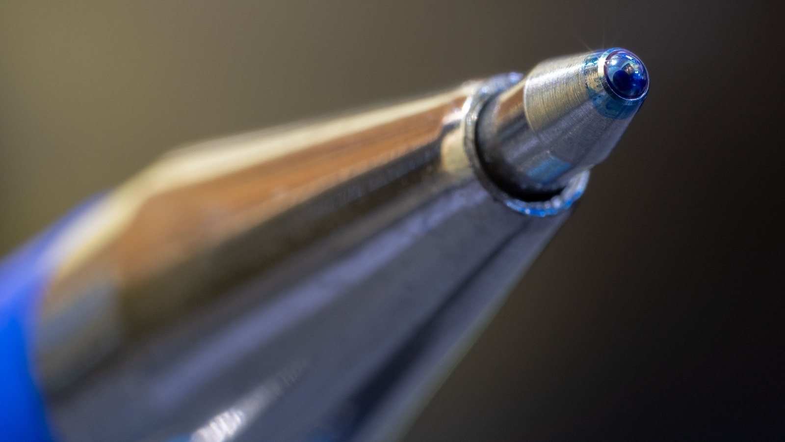 A photograph illustrating fountain pen nib macro.
