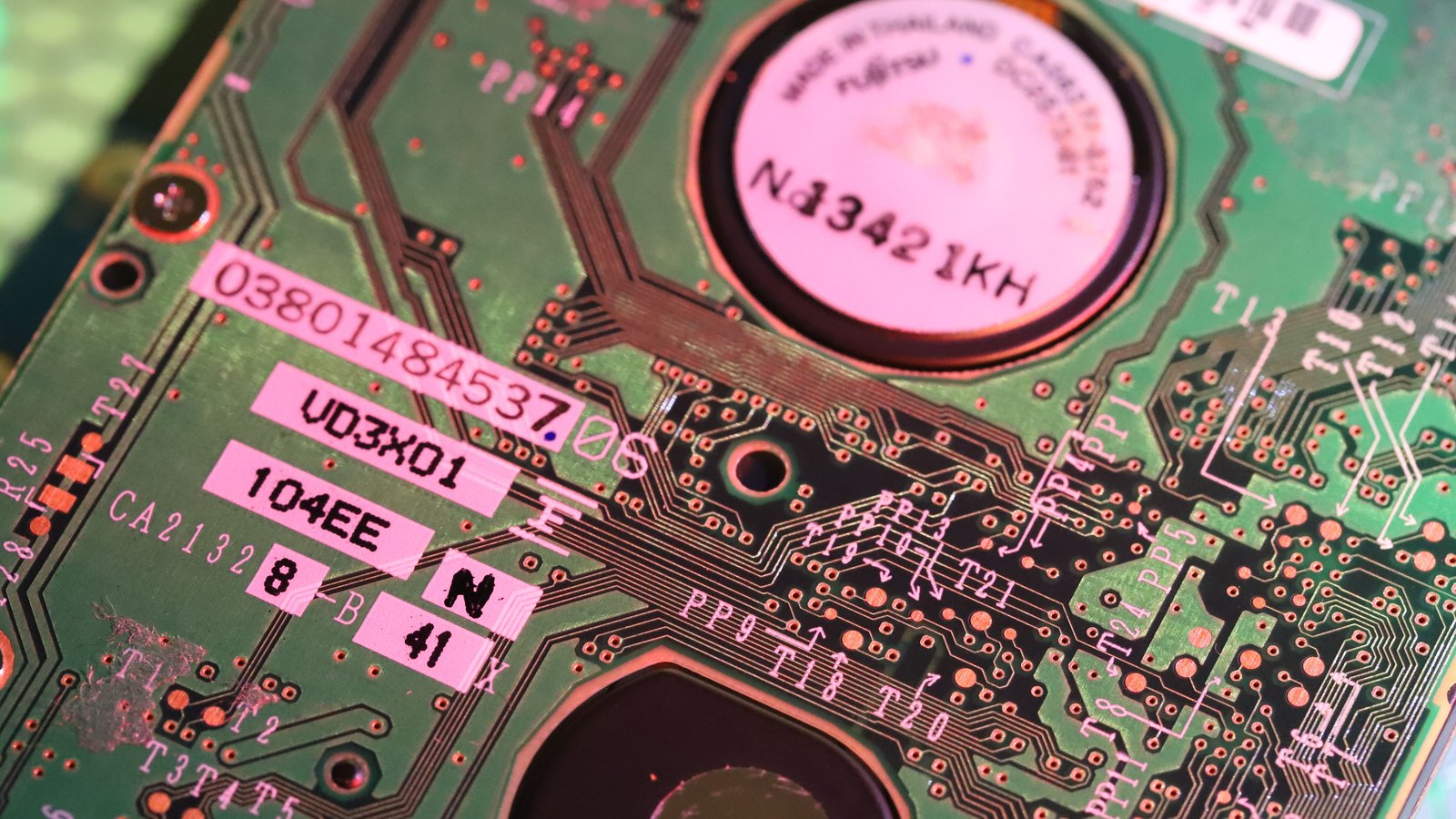 A photograph illustrating silicon wafer manufacturing.