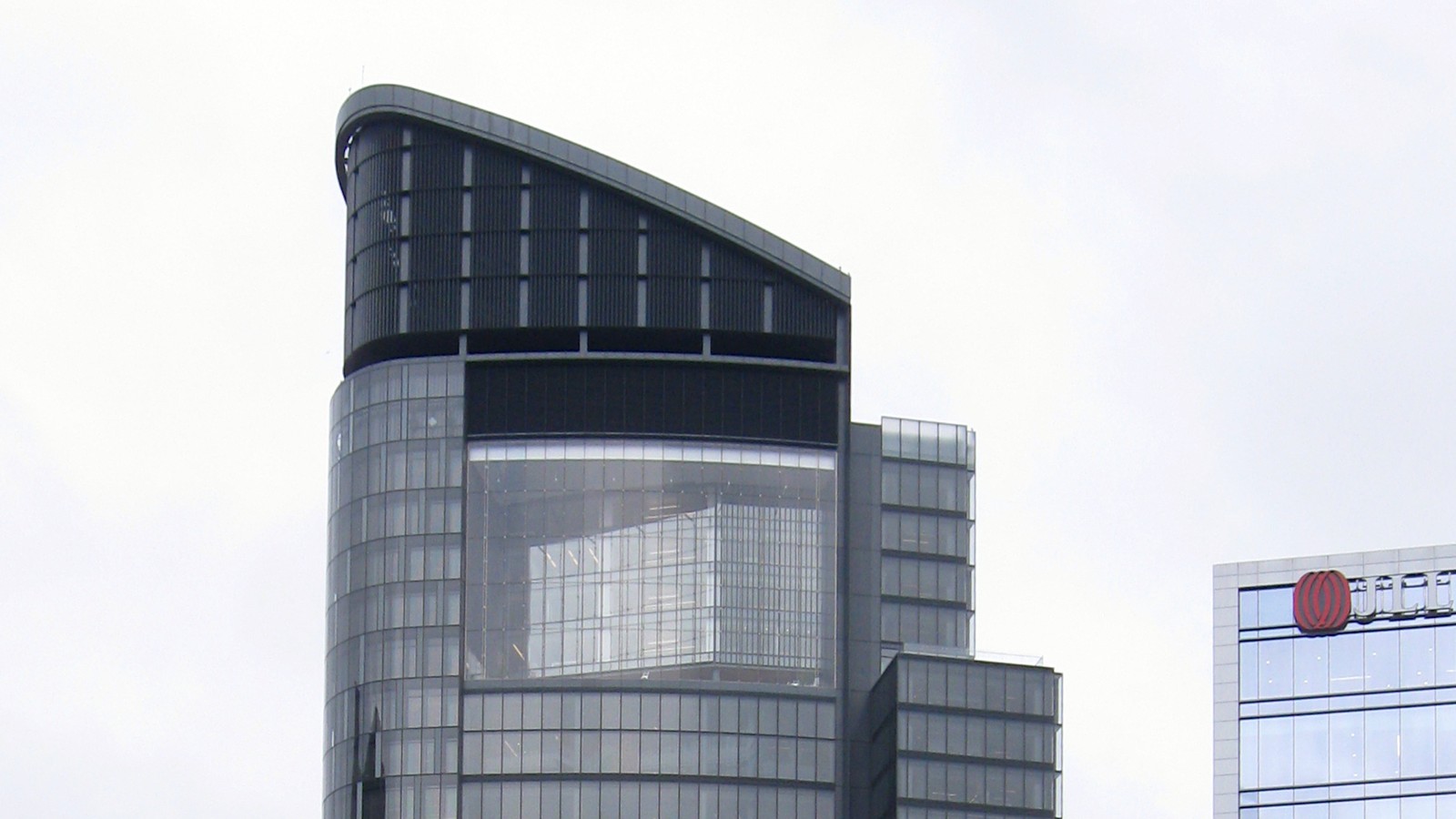 The glass upper floors and curved roof of the Tower at PNC Plaza in Pittsburgh, photographed in June 2019.